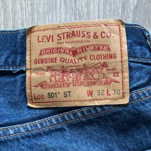 Levis 501 Denim Cut Off Shorts Size 32 - Picture 9 of 9